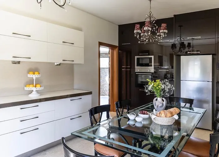 Aphrodite Villa Agioi Theodoroi (Corinthia)